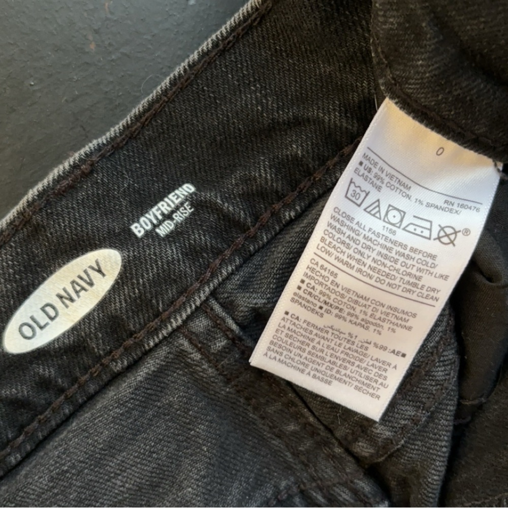 Old Navy Embroidered Shorts - Picture 3 of 4